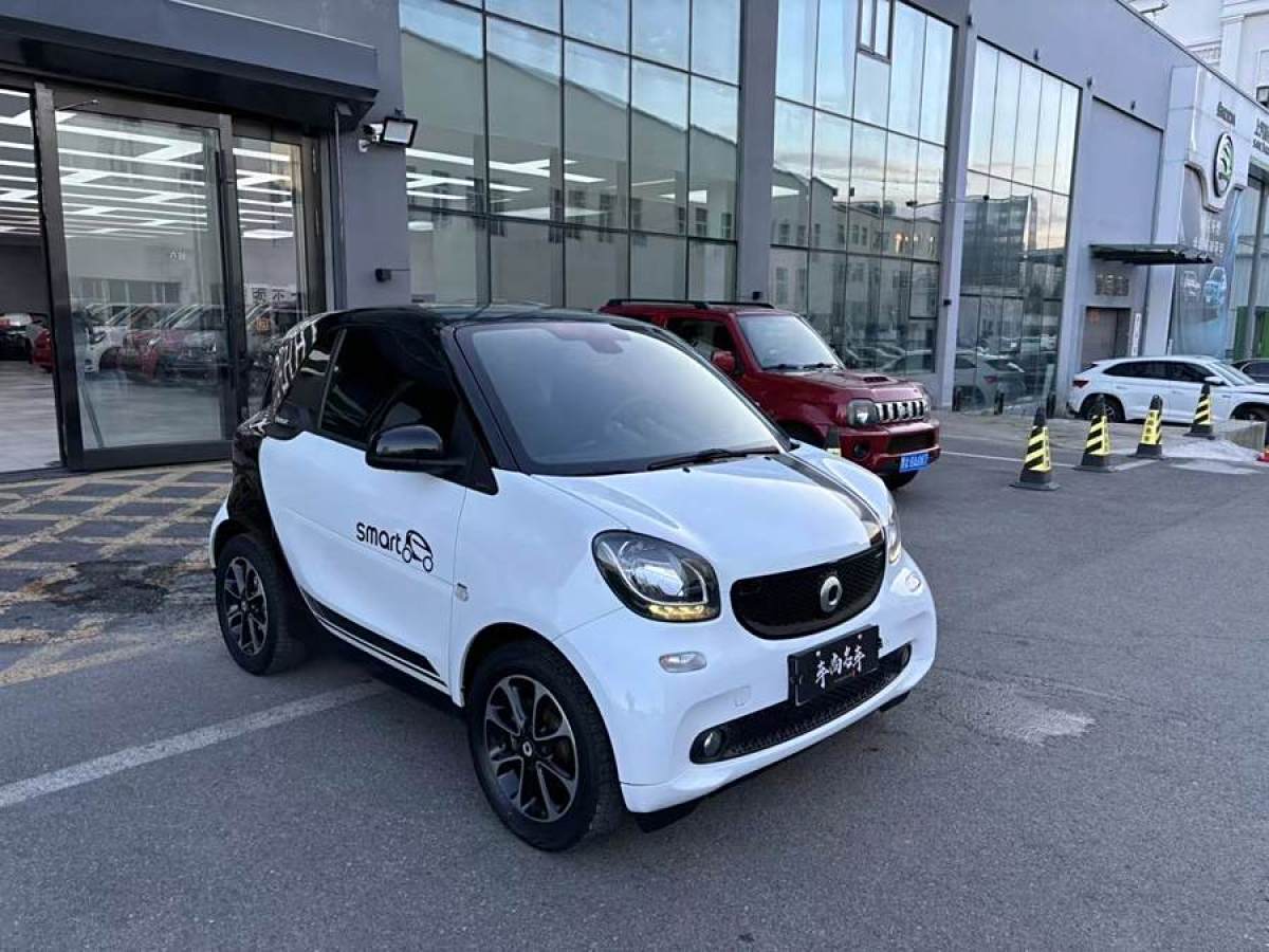 2016年10月smart fortwo  2015款 1.0L 52千瓦硬頂激情版