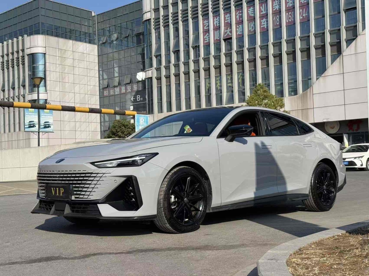 長(zhǎng)安 長(zhǎng)安UNI-V  2022款 1.5T 尊貴型圖片