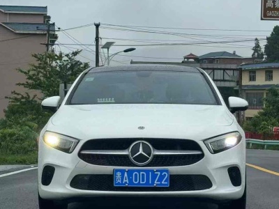 2019年5月 奔馳 奔馳A級(jí) 改款 A 200 L 運(yùn)動(dòng)轎車圖片