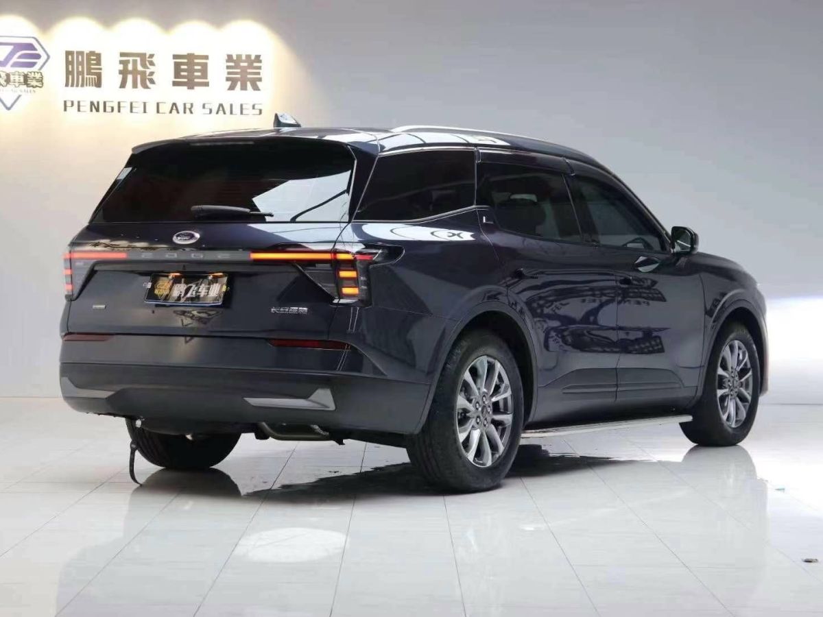 福特 銳界  2023款 銳界L 2.0T EcoBoost E-混動(dòng)四驅(qū)七座 STLine圖片