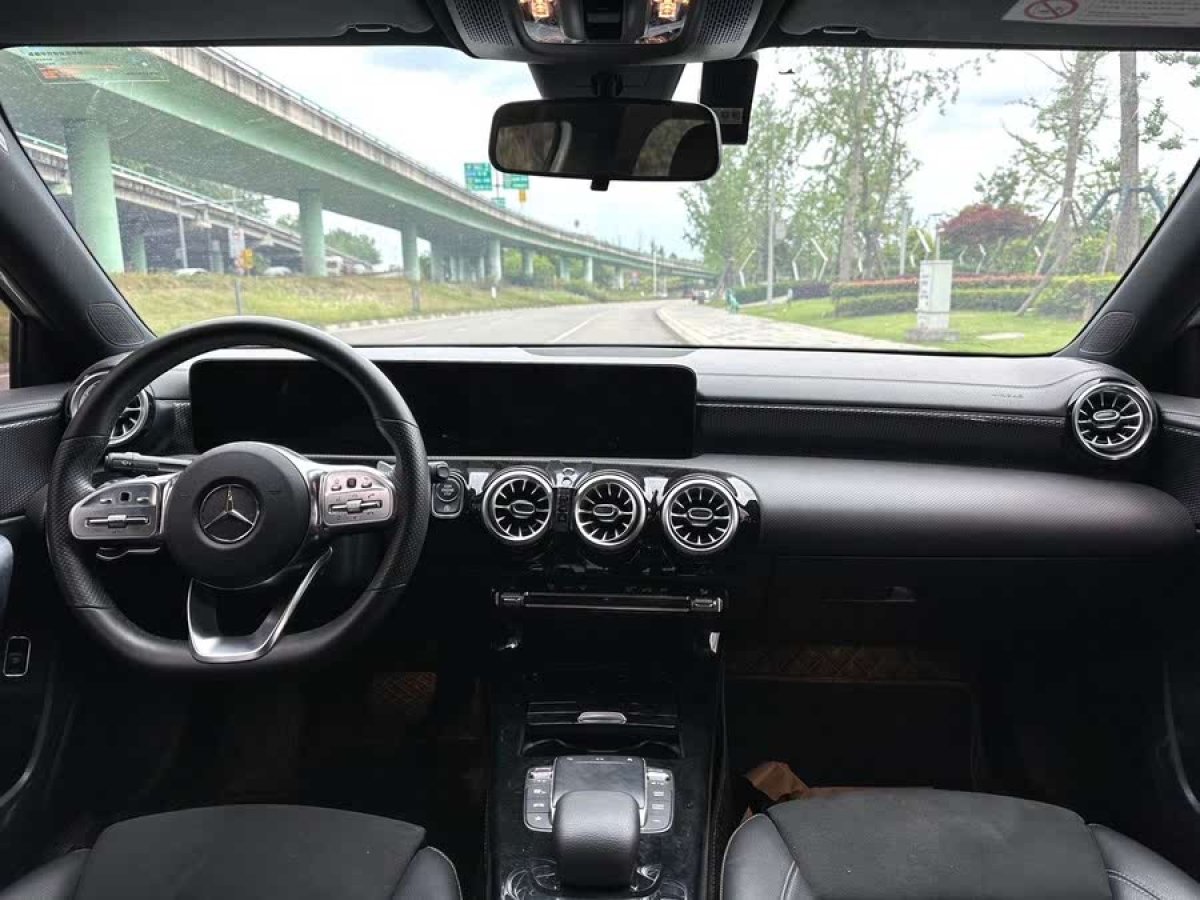 奔馳 奔馳A級  2020款 改款 A 200 L 運動轎車時尚型圖片