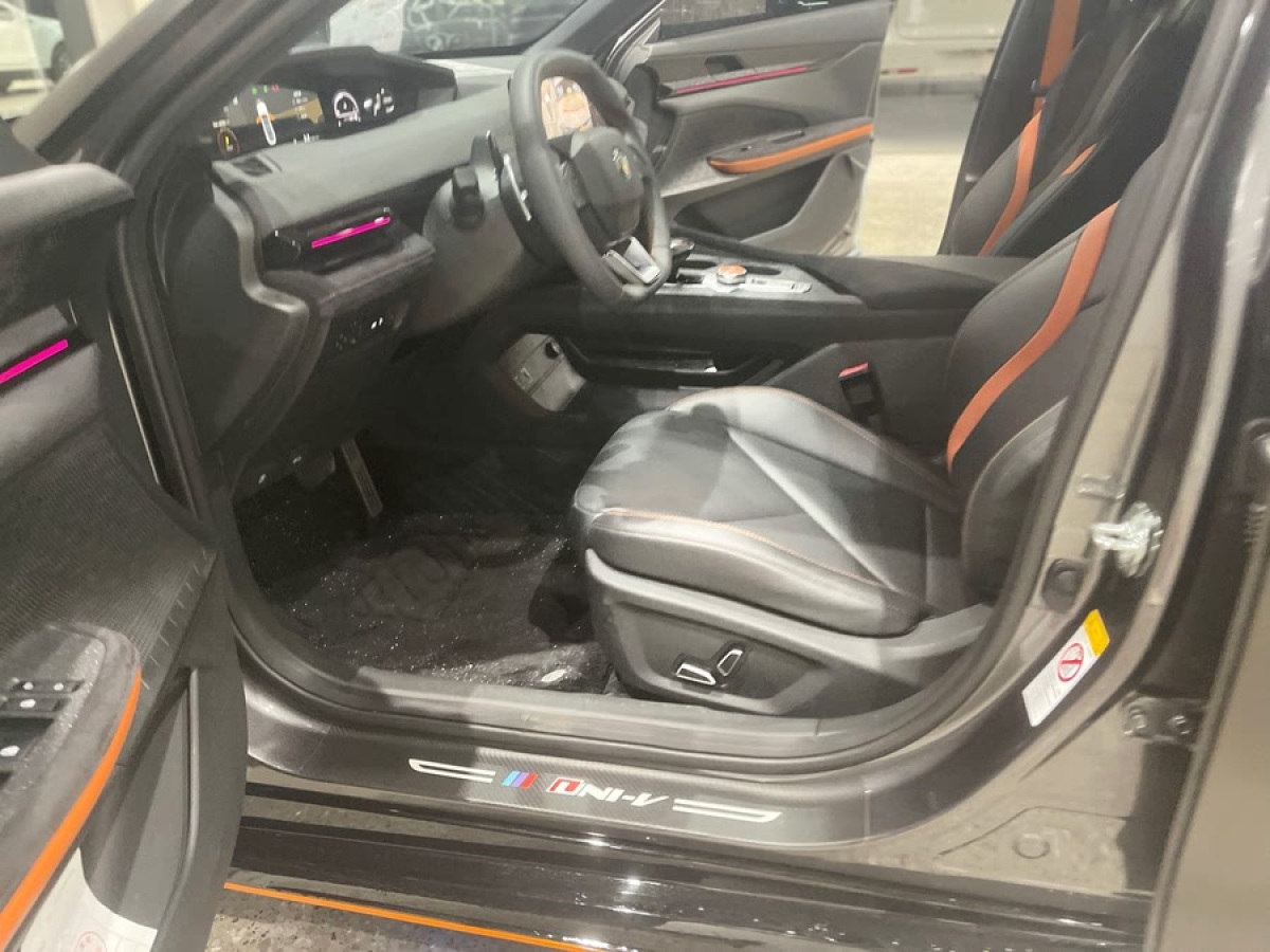 長安 長安UNI-V  2022款 1.5T 運(yùn)動版圖片
