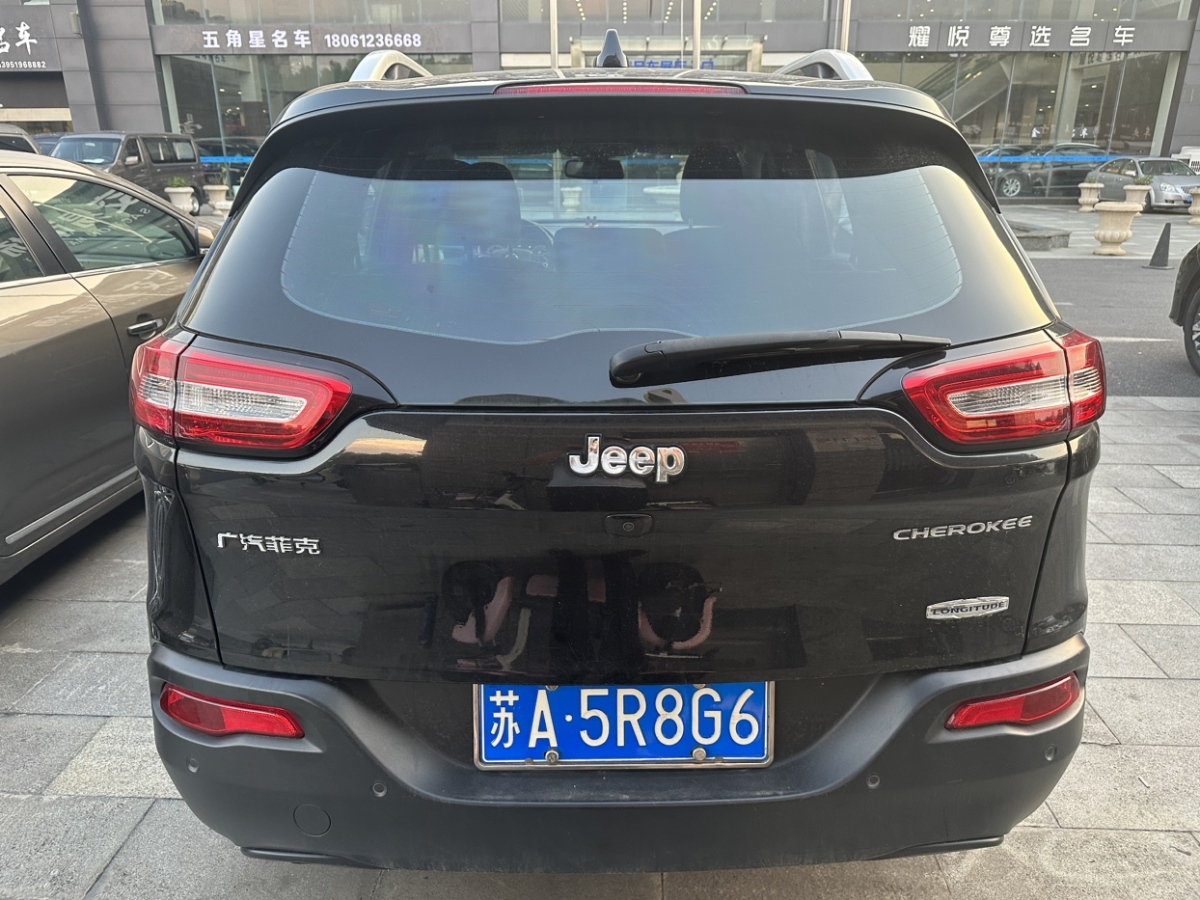 Jeep 自由光  2017款 2.0L 優(yōu)越版圖片