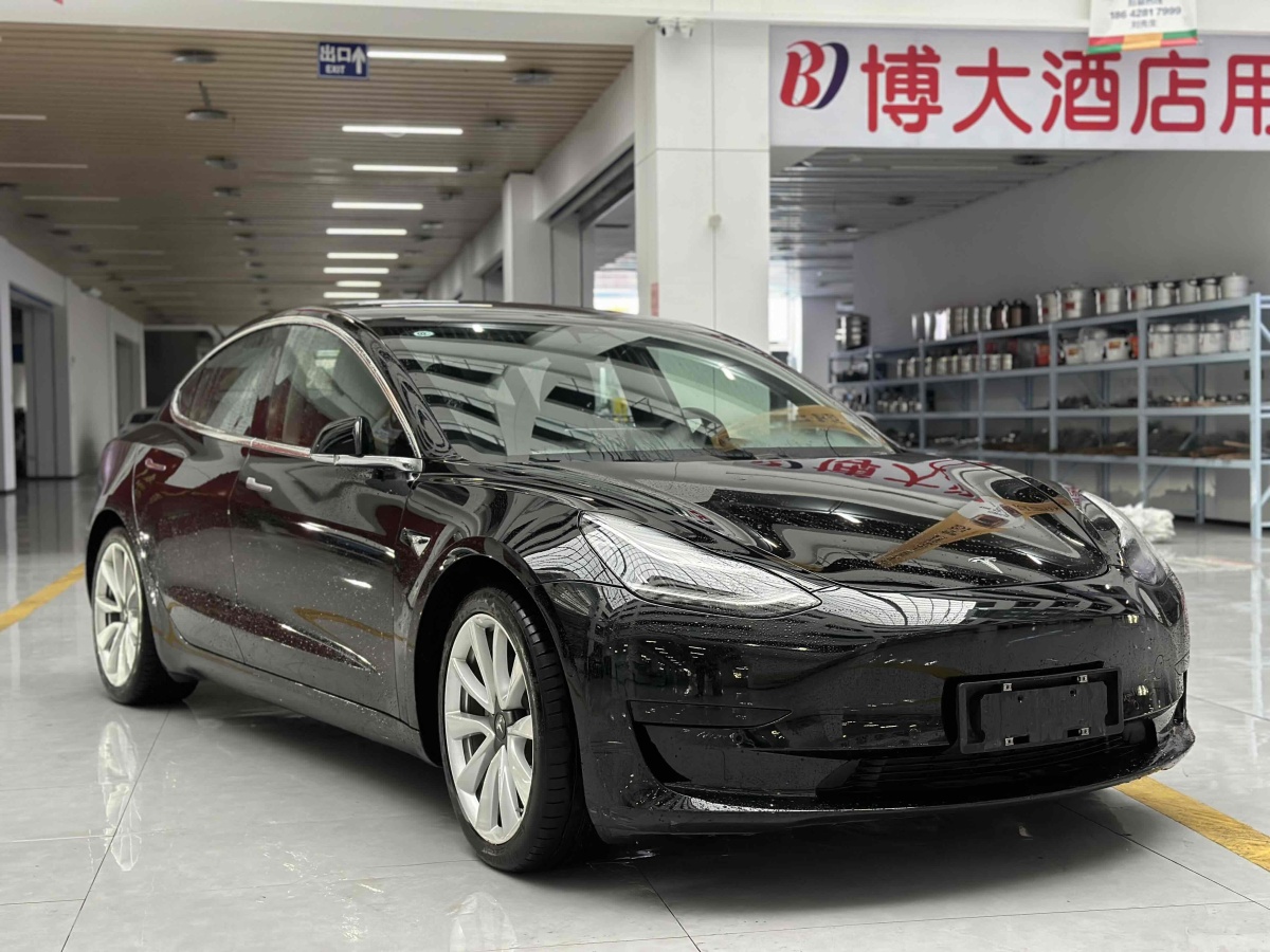 特斯拉 Model Y  2020款 改款 標(biāo)準(zhǔn)續(xù)航后驅(qū)升級版圖片