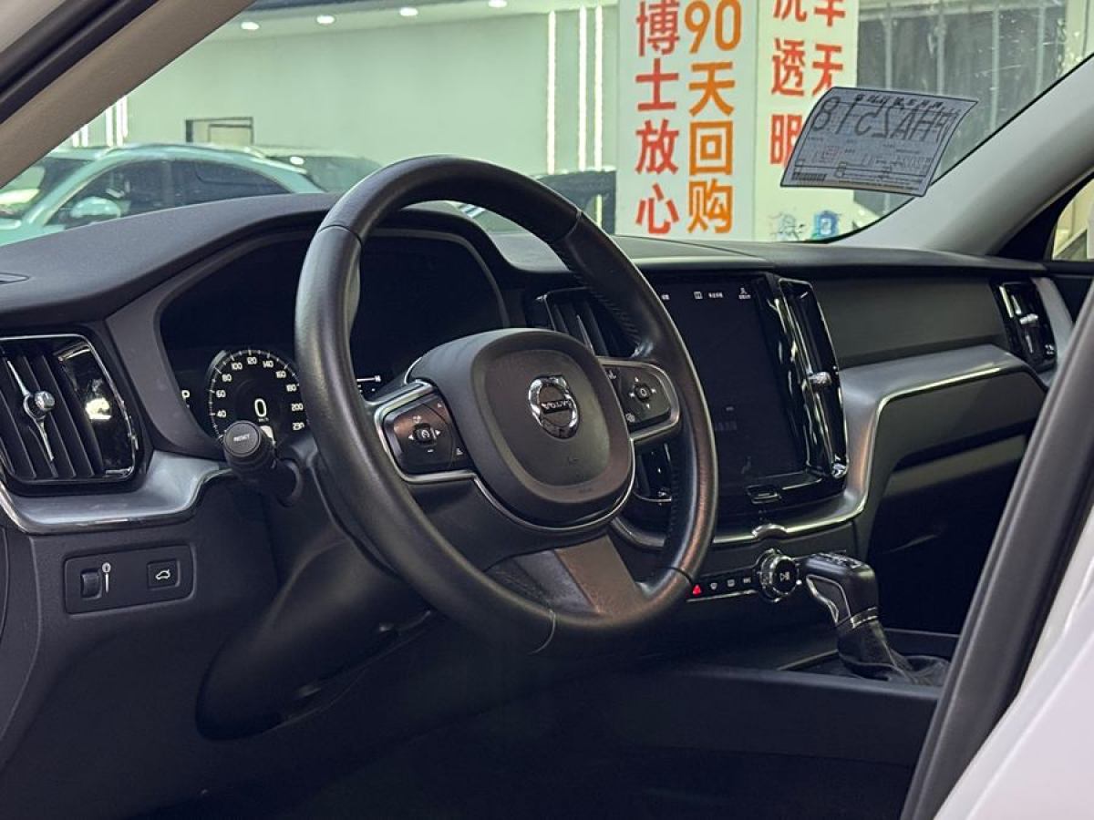 2019年6月沃爾沃 XC60  2019款  T5 四驅(qū)智逸版 國(guó)VI