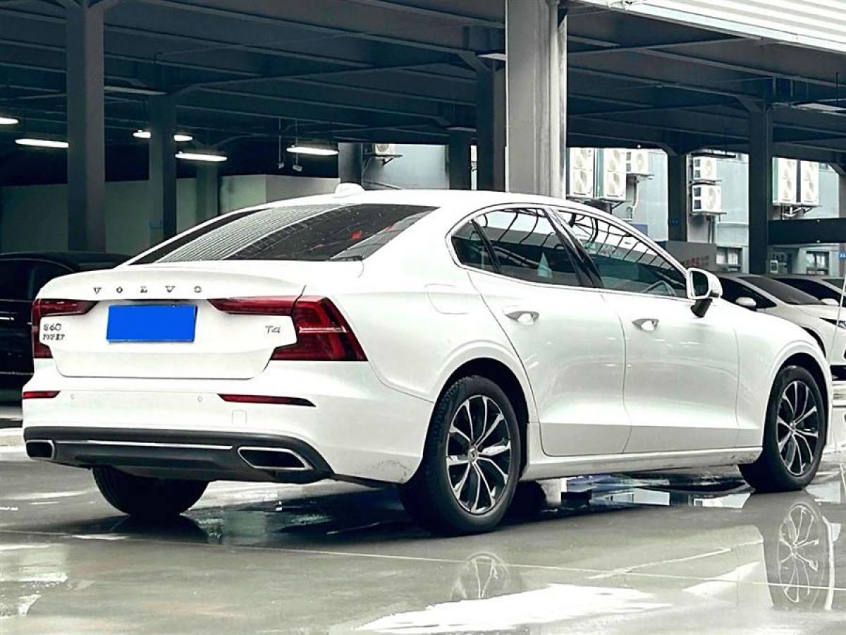 沃爾沃 S60L  2020款 T4 智遠(yuǎn)運(yùn)動版圖片