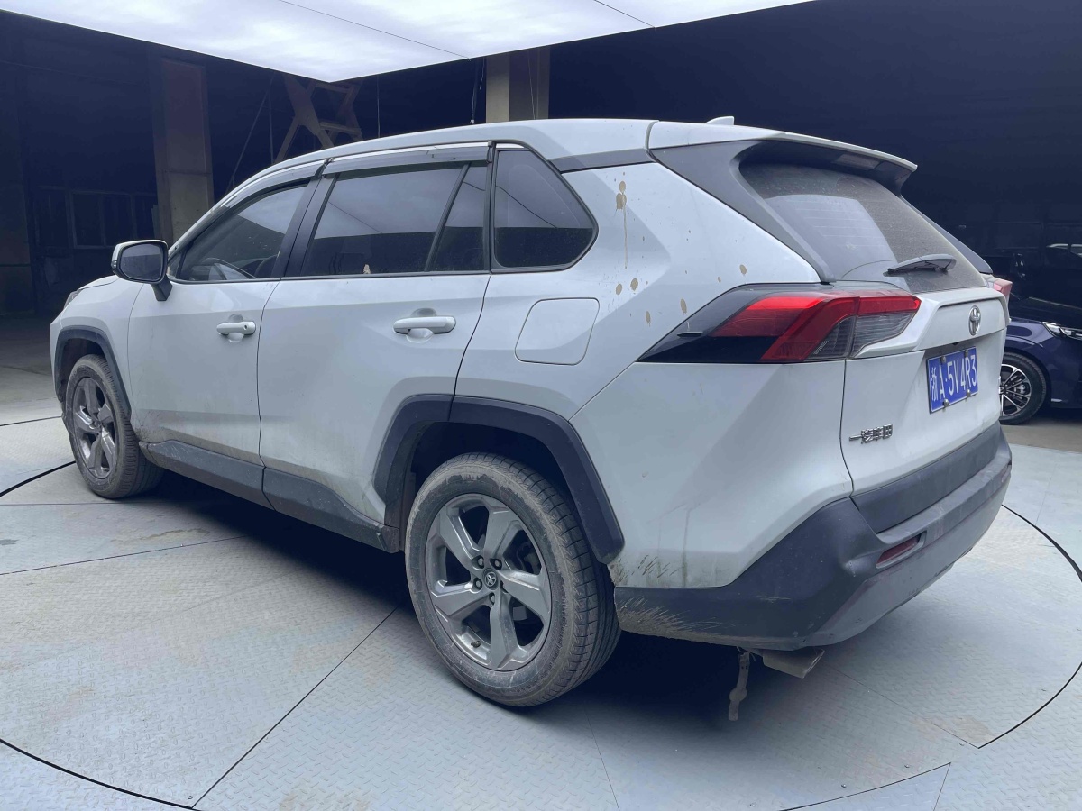 豐田 RAV4  2018款 榮放 2.0L CVT兩驅(qū)風尚版圖片