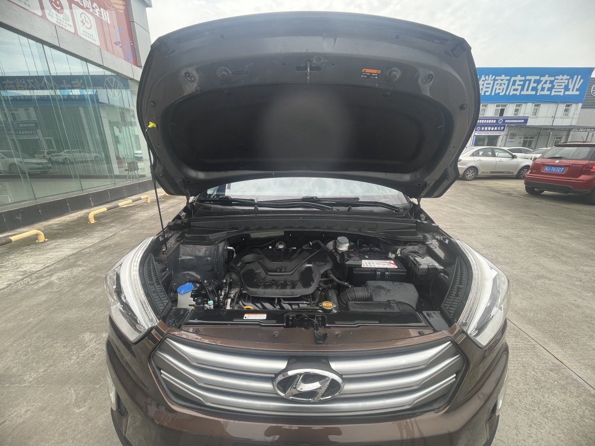 現(xiàn)代 ix25  2015款 1.6L 自動兩驅尊貴型DLX圖片