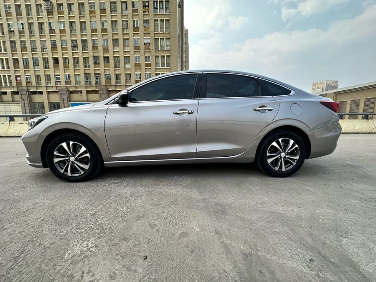 長安 逸動  2021款 PLUS 藍(lán)鯨NE 1.4T GDI DCT尊貴型圖片