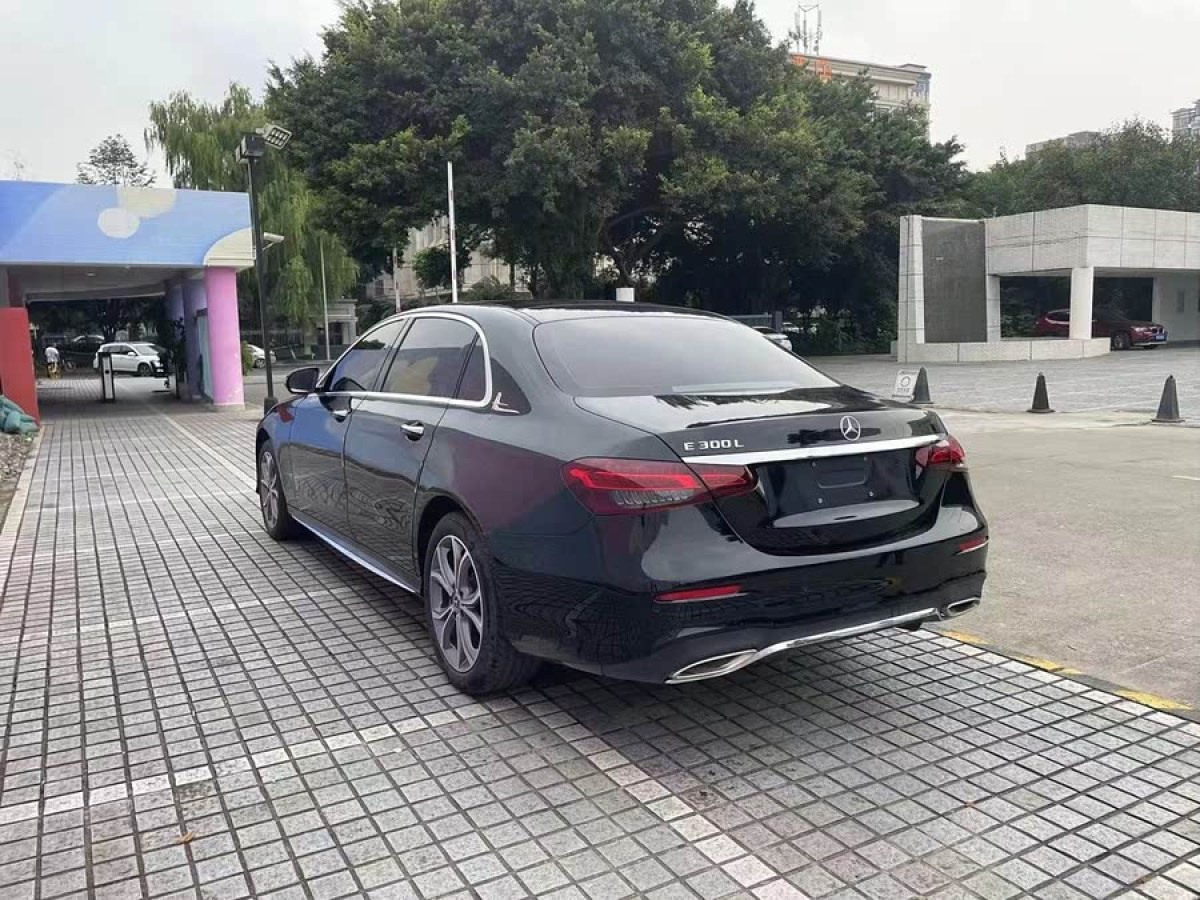 奔馳 奔馳E級  2023款 改款 E 300 L 尊貴型圖片