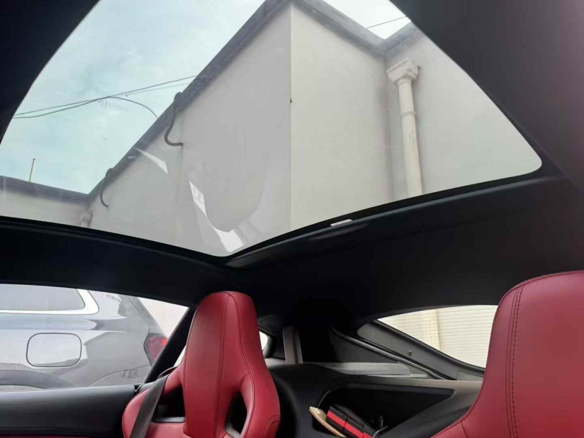 捷豹 F-PACE  2016款 2.0T 兩驅(qū)都市尊享版圖片
