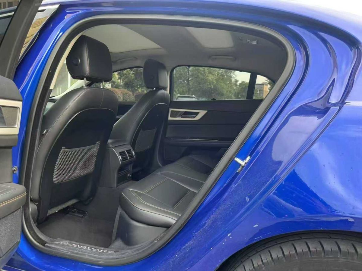 捷豹 XE  2018款 2.0T 300PS 四驅(qū)R-Sport運(yùn)動版圖片