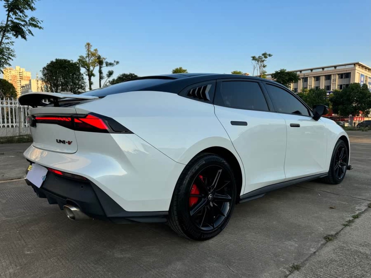 長安 長安UNI-V  2022款 1.5T 尊貴型圖片
