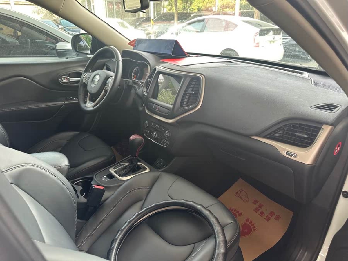 Jeep 自由光  2016款 2.4L 領(lǐng)先智能版圖片