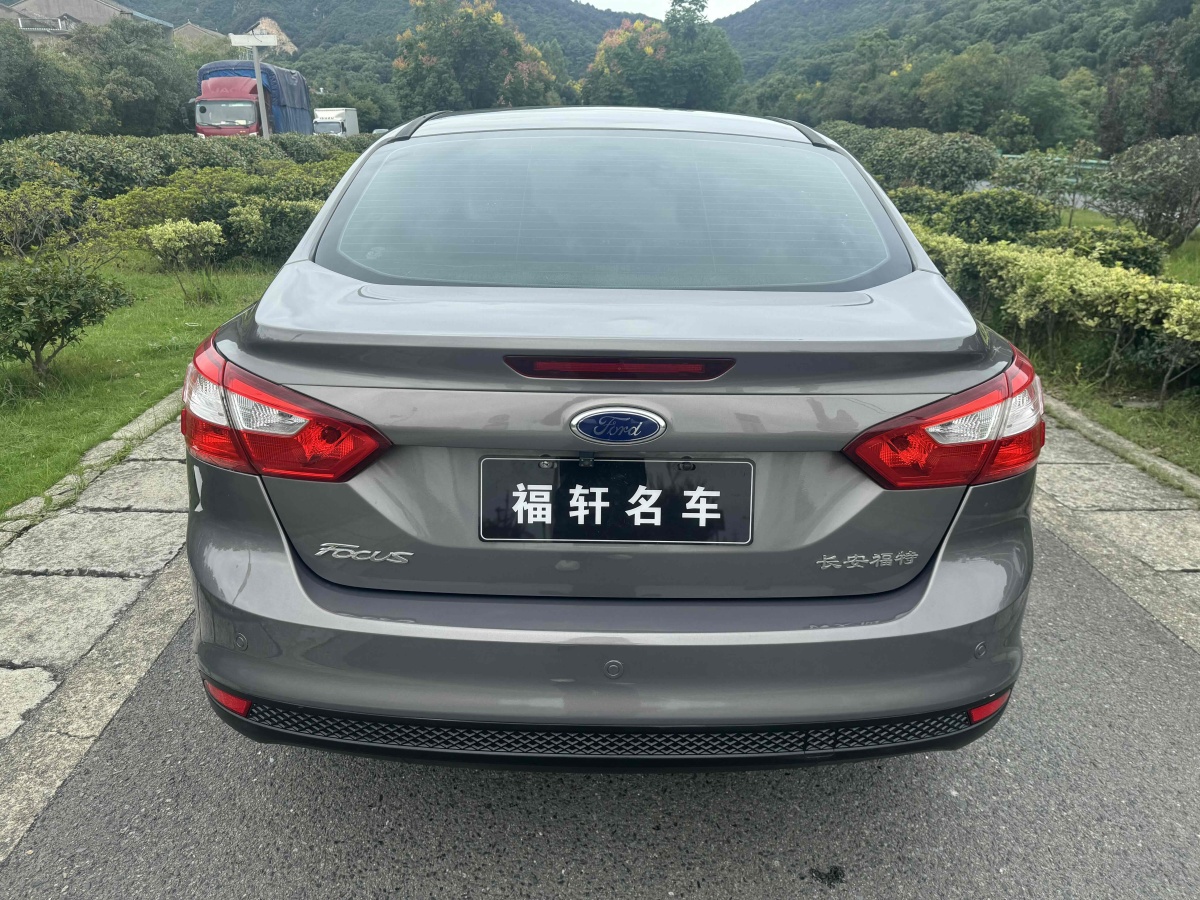 福特 ?？怂? 2015款 三廂 1.6L 自動(dòng)舒適型圖片