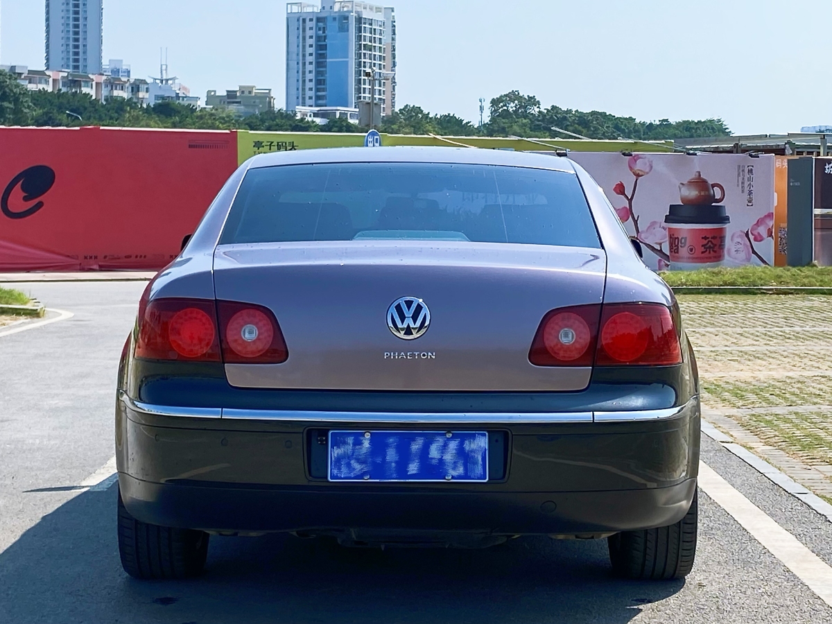 2009年9月大眾 輝騰  2011款 3.6L V6 5座加長商務(wù)版