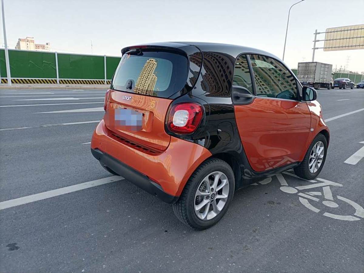 2016年10月smart fortwo  2015款 1.0L 52千瓦硬頂靈動(dòng)版