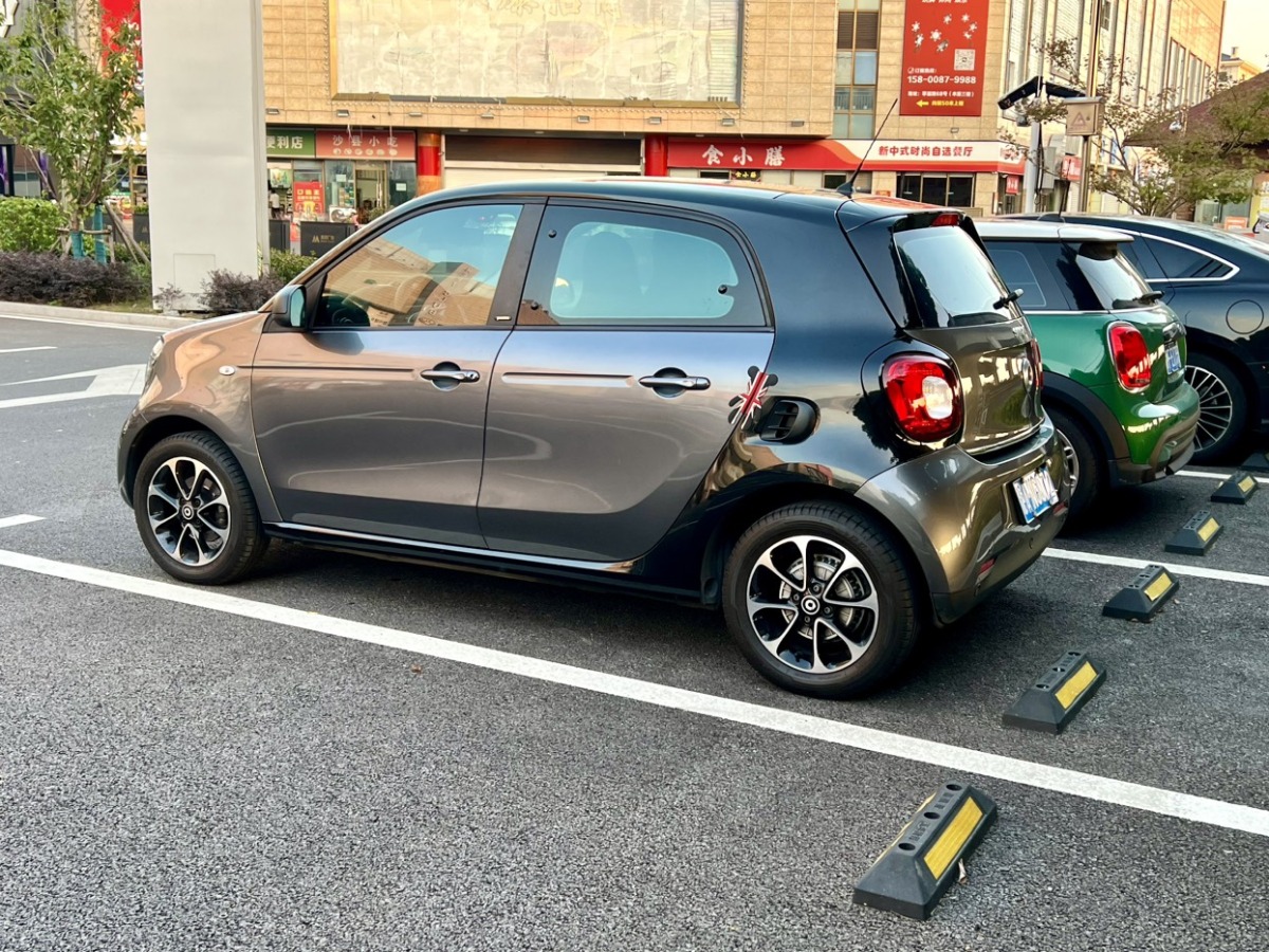 smart forfour  2018款 1.0L 52千瓦激情版圖片