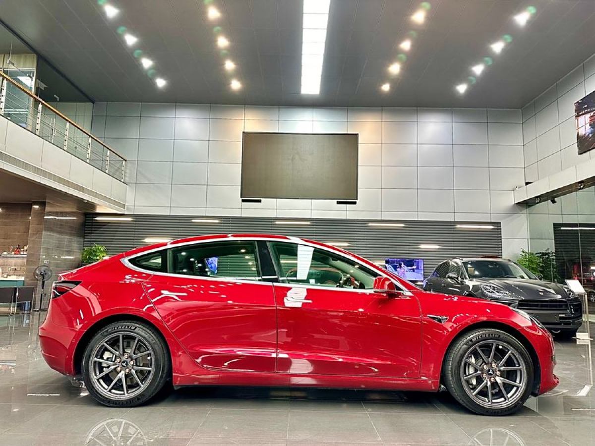 特斯拉 Model 3  2020款 改款 標(biāo)準(zhǔn)續(xù)航后驅(qū)升級(jí)版圖片