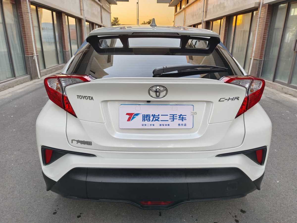 豐田 C-HR  2023款 2.0L 領(lǐng)先版圖片