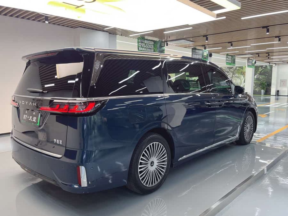 嵐圖 夢想家  2025款 EV 四驅(qū)尊貴鯤鵬版圖片