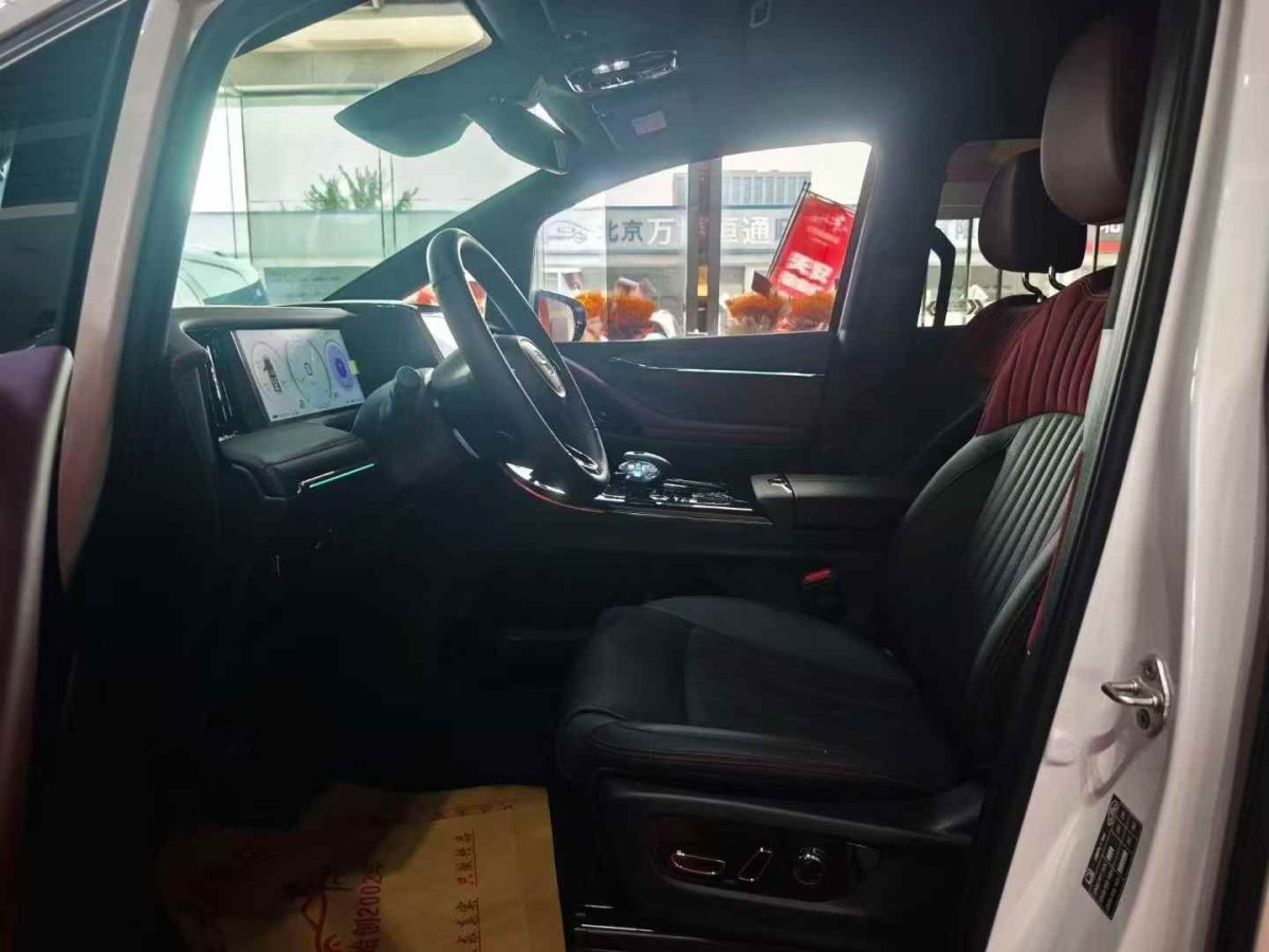 北京 BJ40  2023款 2.0D 自動四驅(qū)刀鋒英雄版?zhèn)b客型圖片