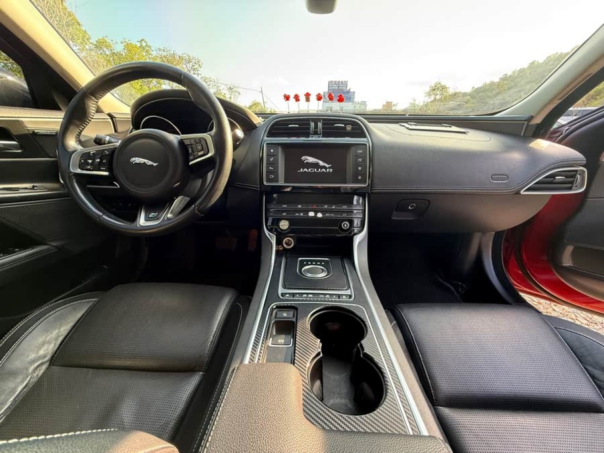 捷豹 XE  2015款 2.0T 240PS R-Sport圖片