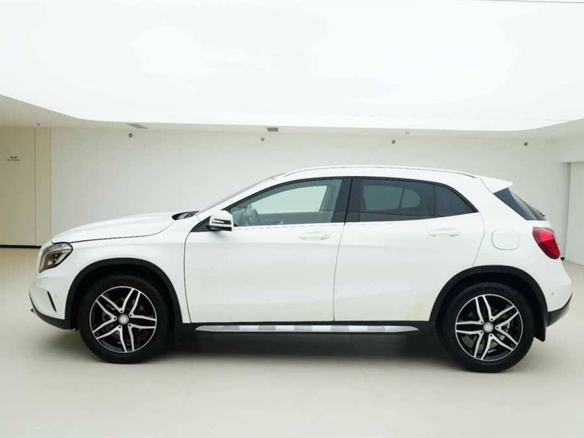 奔馳 奔馳GLA  2016款 GLA 220 4MATIC 時(shí)尚型圖片