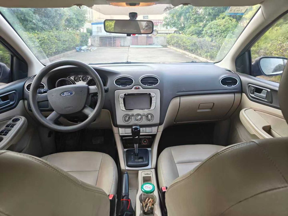福特 福克斯  2013款 三廂經(jīng)典 1.8L 自動基本型圖片