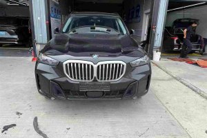寶馬X5 寶馬 xDrive 30Li 尊享型M運(yùn)動曜夜套裝