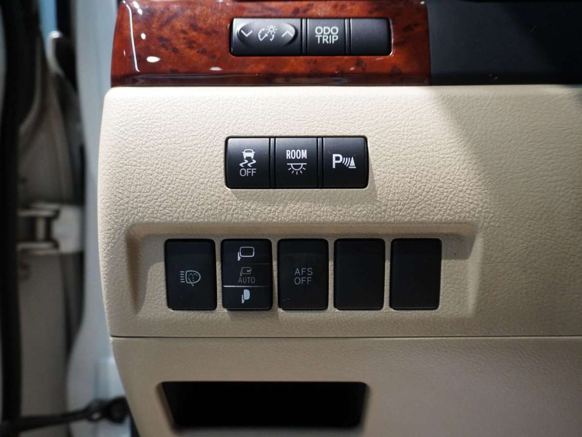 丰田 埃尔法  2011款 3.5L 豪华版图片