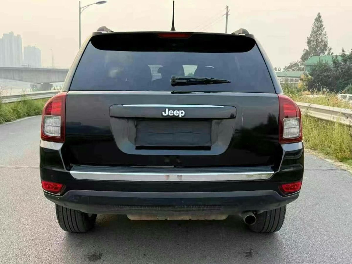 Jeep 指南者  2015款 2.0L 兩驅(qū)豪華版圖片