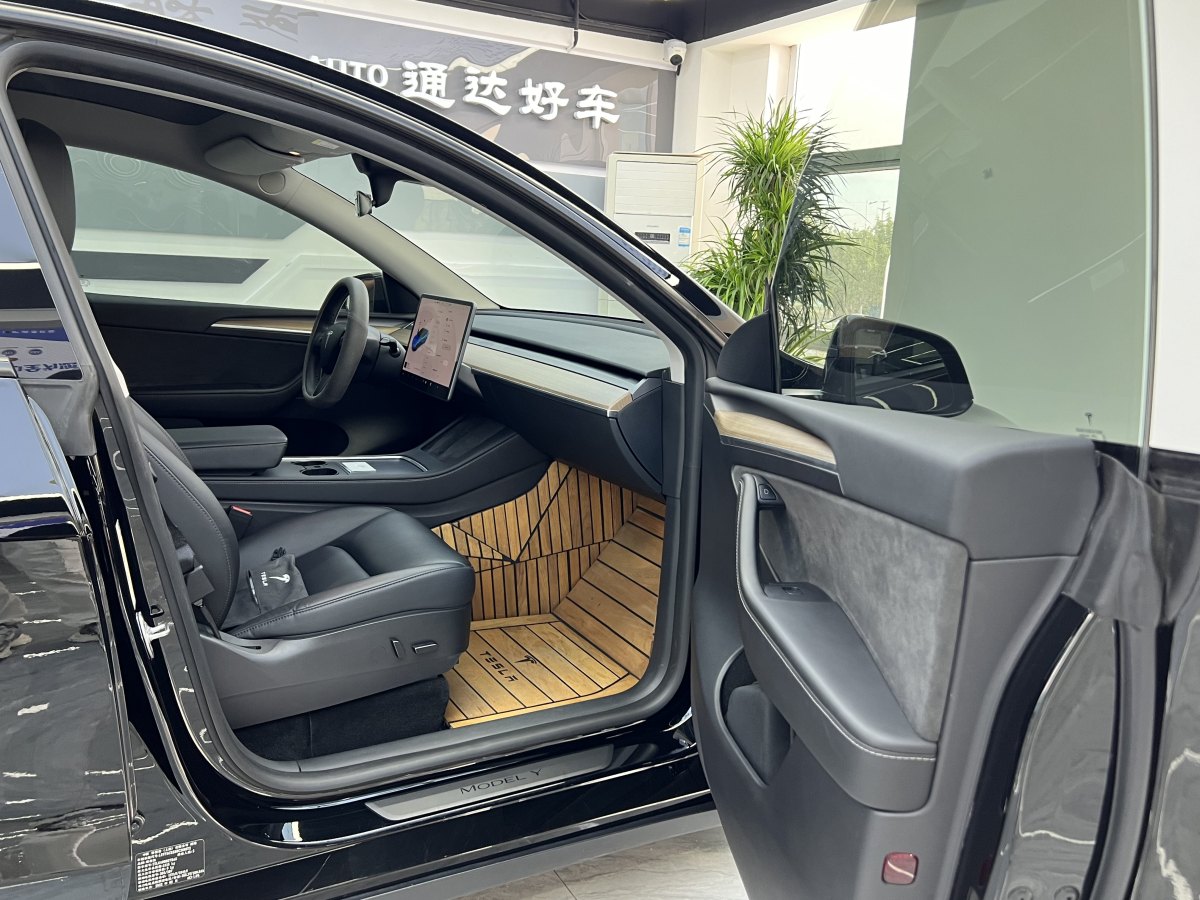 特斯拉 Model 3  2021款 改款二 Performance高性能全輪驅(qū)動(dòng)版圖片