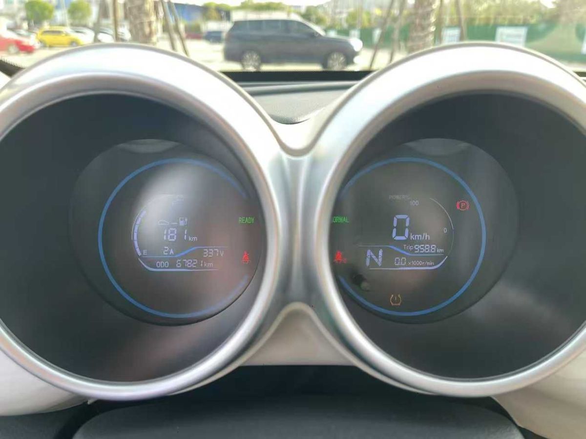 歐拉 歐拉白貓  2020款 305km 公務(wù)版圖片