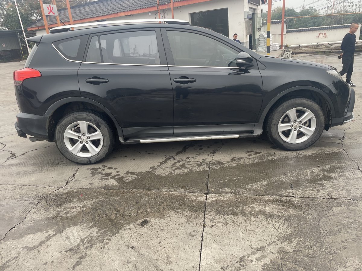 豐田 RAV4  2018款 榮放 2.0L CVT四驅(qū)新銳版圖片