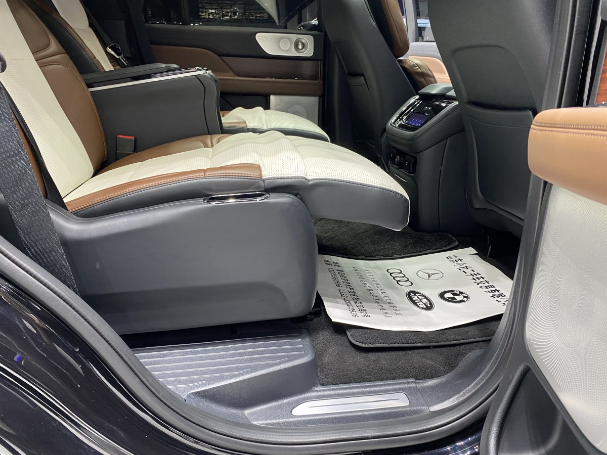 林肯 領(lǐng)航員  2022款 3.5T 尊耀版圖片