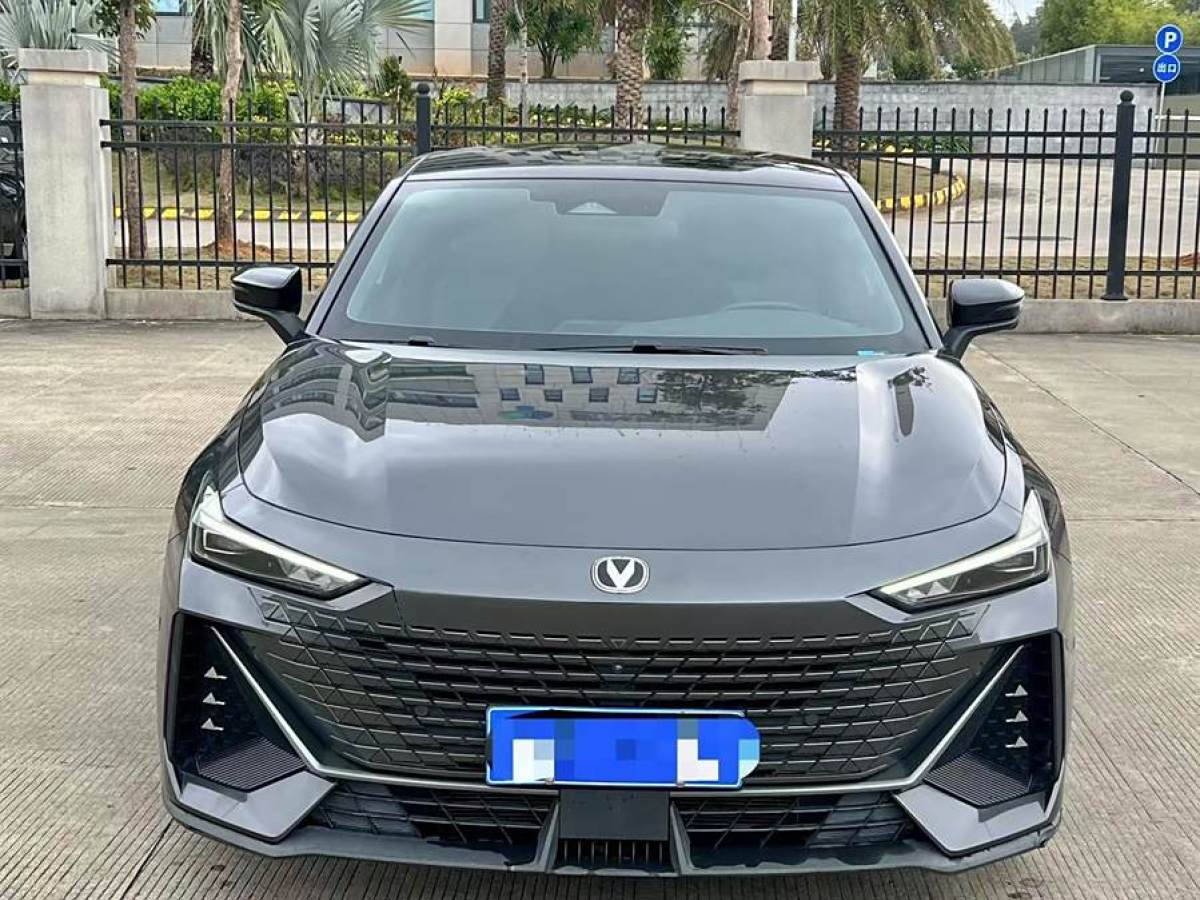 長(zhǎng)安 長(zhǎng)安UNI-V  2022款 1.5T 尊貴型圖片