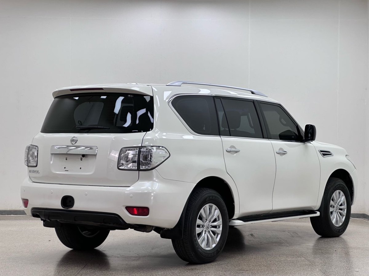 日產(chǎn) 途樂(lè)  2018款 4.0L 鉑金型圖片