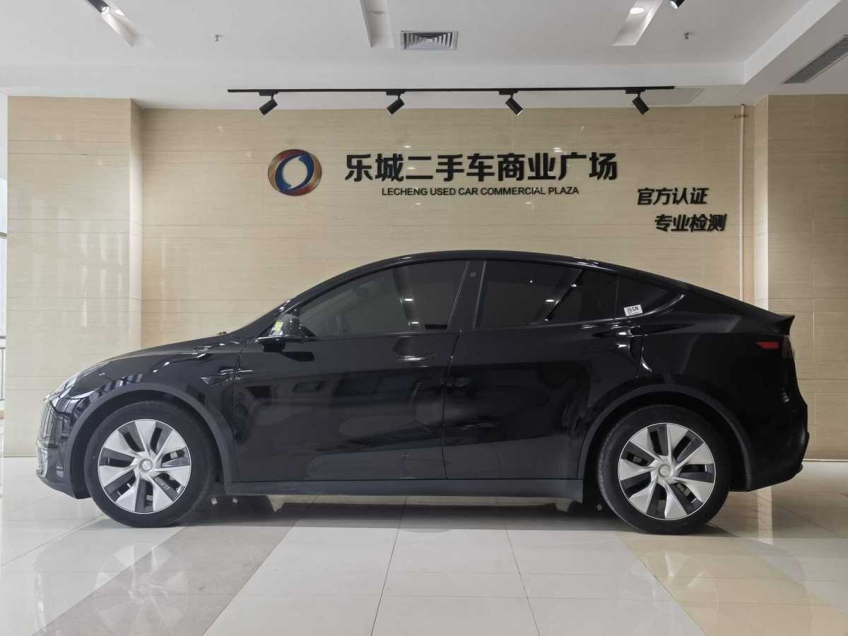 特斯拉 Model Y  2021款 改款 標(biāo)準(zhǔn)續(xù)航后驅(qū)升級版圖片