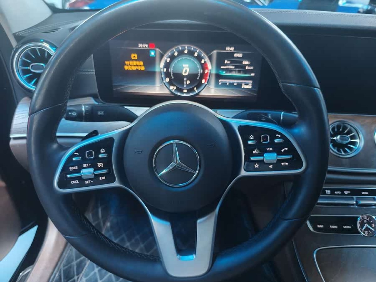 奔馳 奔馳E級(jí)  2019款 改款 E 300 L 時(shí)尚型圖片