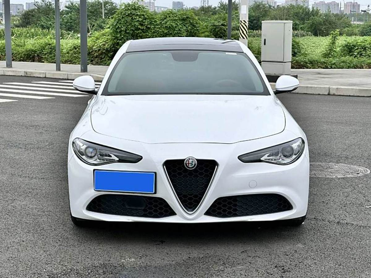 阿尔法·罗密欧 Giulia  2017款 2.0T 200HP 豪华版图片