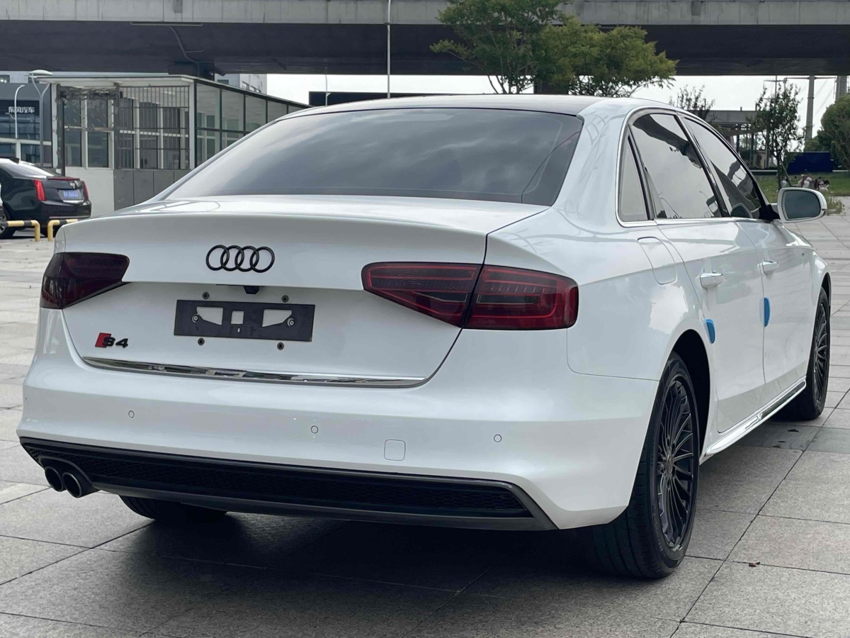 2016年3月奧迪 奧迪A4L  2016款 35 TFSI 自動(dòng)標(biāo)準(zhǔn)型