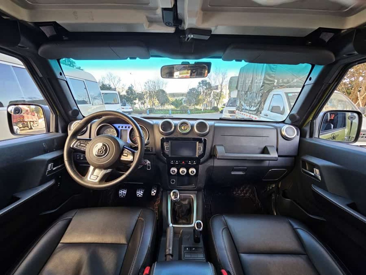 北京 BJ40  2016款 40L 2.0T 手動四驅(qū)尊貴版圖片