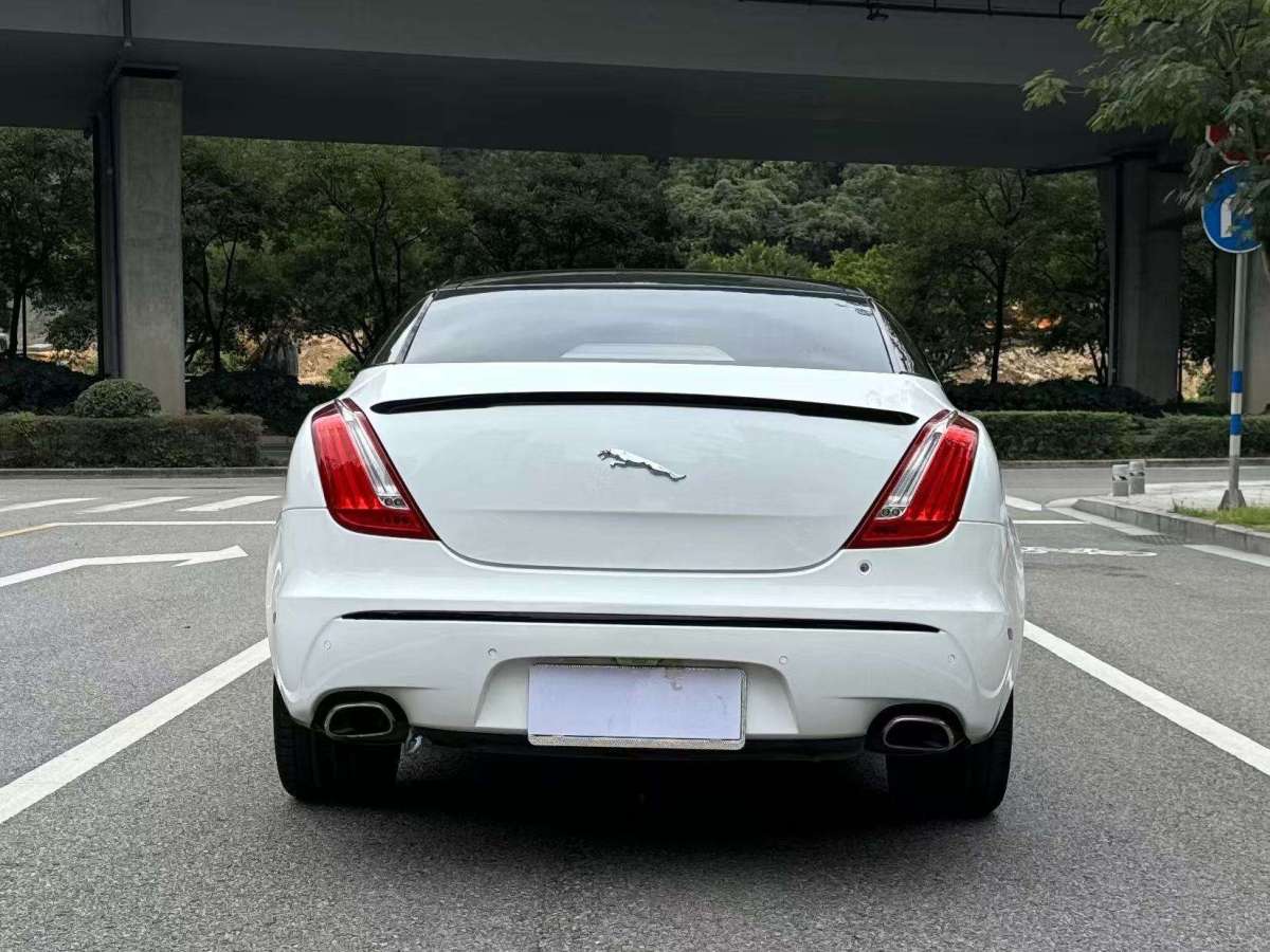 2012年6月捷豹 XJ  2012款 XJL 3.0 全景商務(wù)版