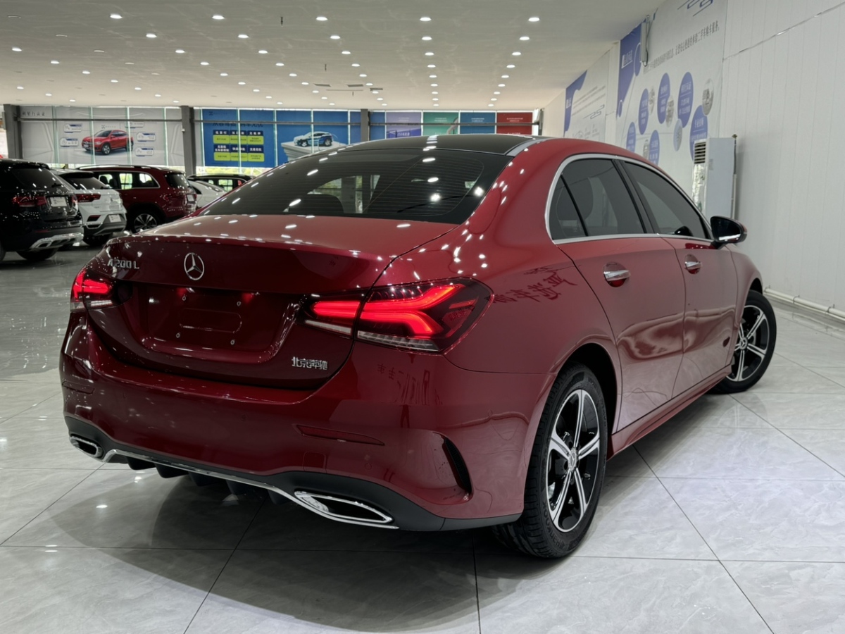 奔馳 奔馳A級  2022款 A 200 L 運動轎車時尚型圖片