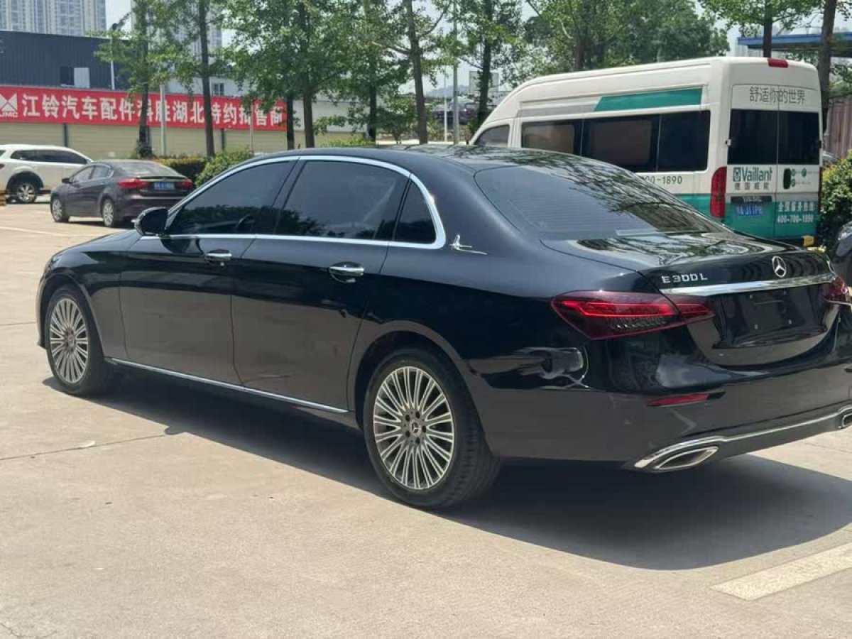 奔馳 奔馳E級  2021款 改款 E 300 L 時尚型圖片