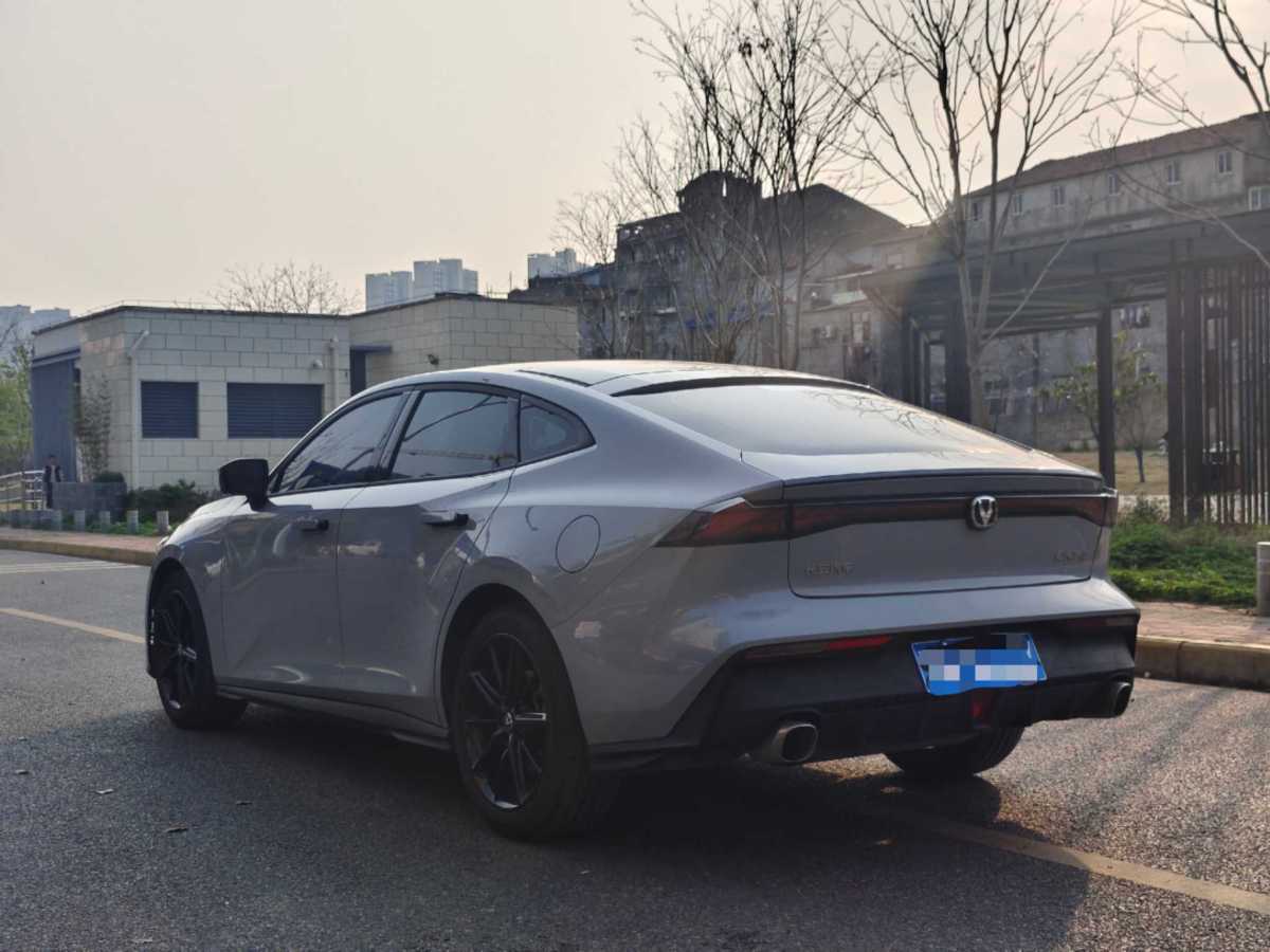 長(zhǎng)安 長(zhǎng)安UNI-V  2022款 1.5T 尊貴型圖片