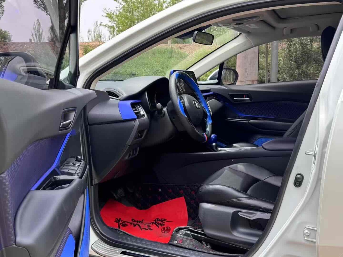 豐田 C-HR  2018款 2.0L 領(lǐng)先版 國(guó)V圖片