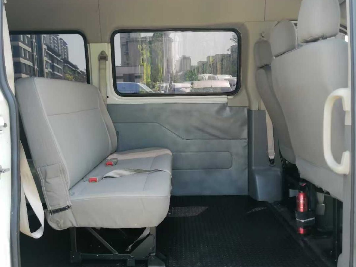 上汽大通 V80  2014款 2.5T 商旅短軸中頂圖片