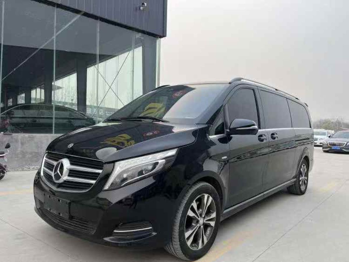 奔馳 V級(jí)  2017款 V 260 L 尊貴加長(zhǎng)版圖片